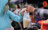[ẢNH] Xem người Hà Nội đi chợ ăn Tết 